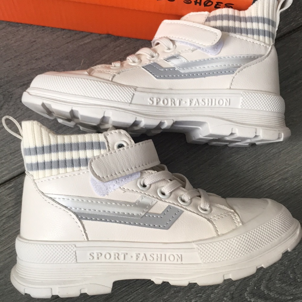 Kid’s shoes 👟 new